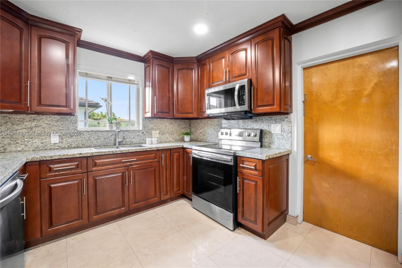 6010 SW 19th St, Miami, FL 33155 Photo