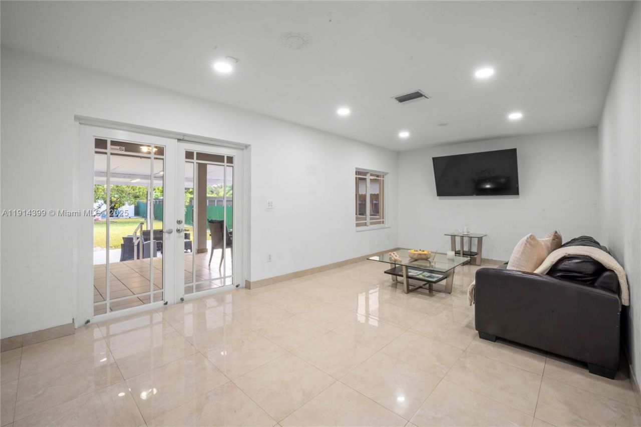 6010 SW 19th St, Miami, FL 33155 Photo