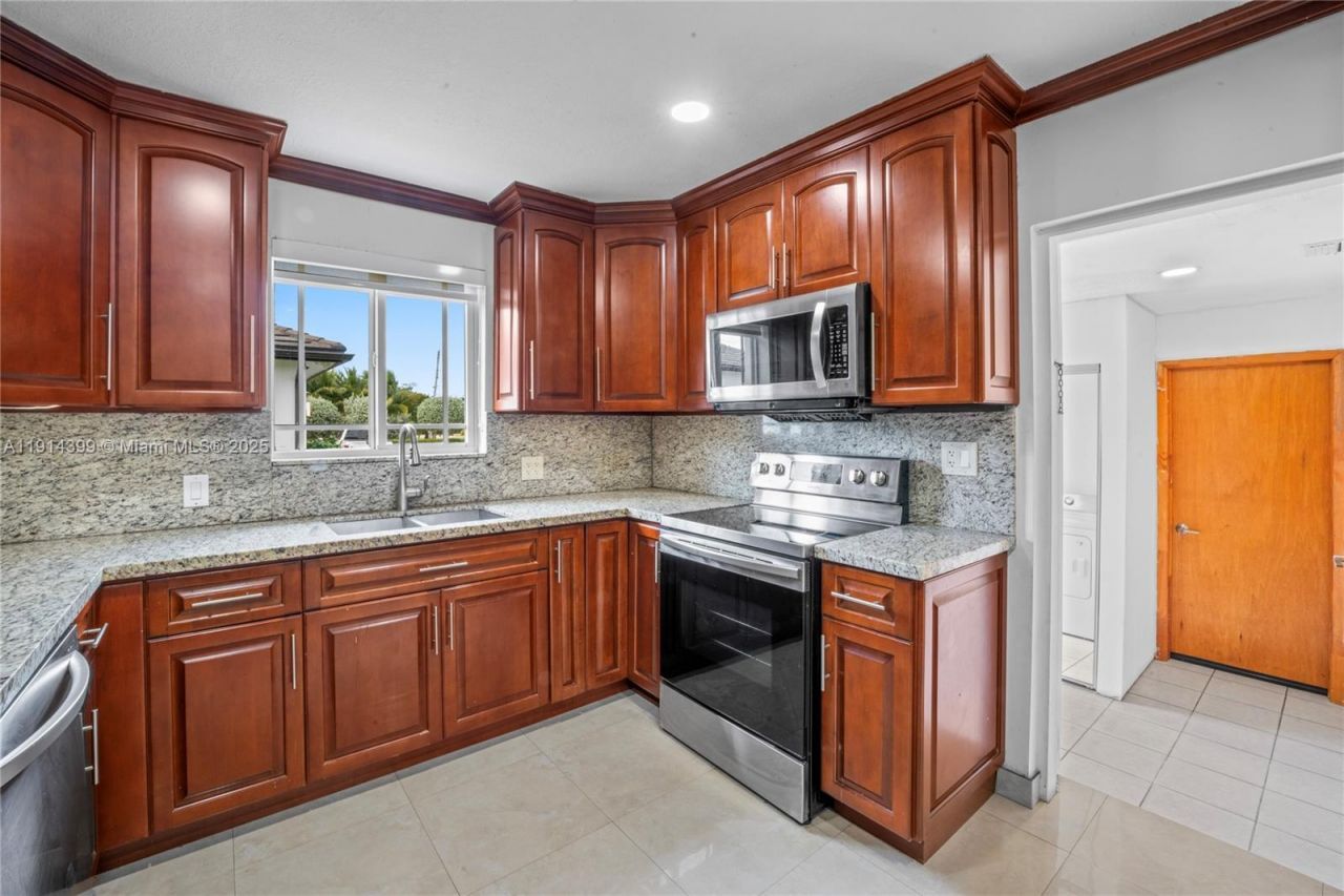 6010 SW 19th St, Miami, FL 33155 Photo