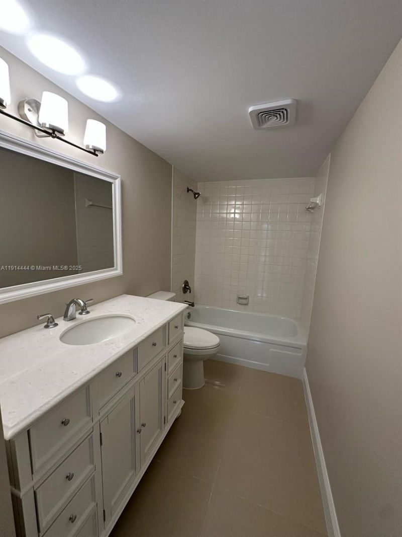 5530 NW 44th St, Unit 308C, Lauderhill, FL 33319 Photo