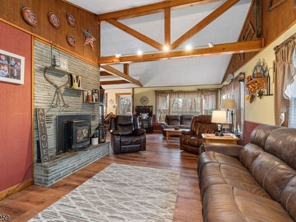 3 Volker Ln, Sandyston, NJ 07827