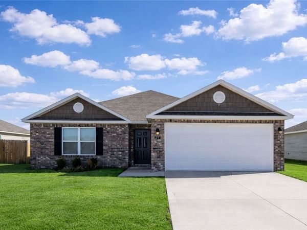 813 S Katlyn Drive, Siloam Springs, AR 72761