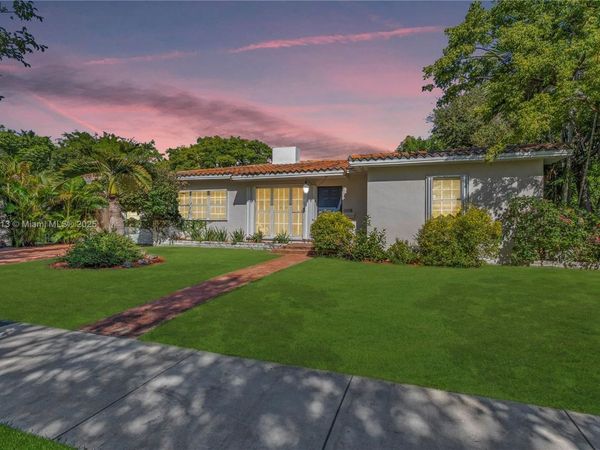 1875 Alamanda Dr, North Miami, FL 33181