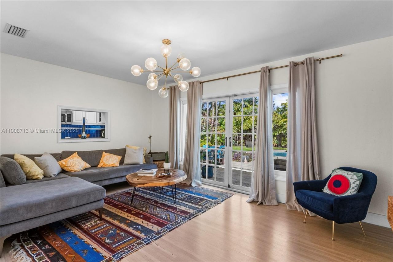 1875 Alamanda Dr, North Miami, FL 33181 Photo