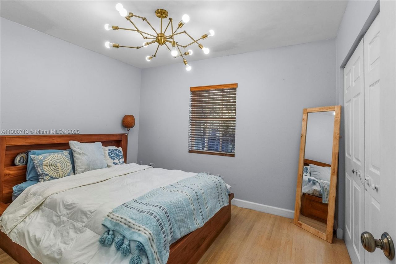 1875 Alamanda Dr, North Miami, FL 33181 Photo