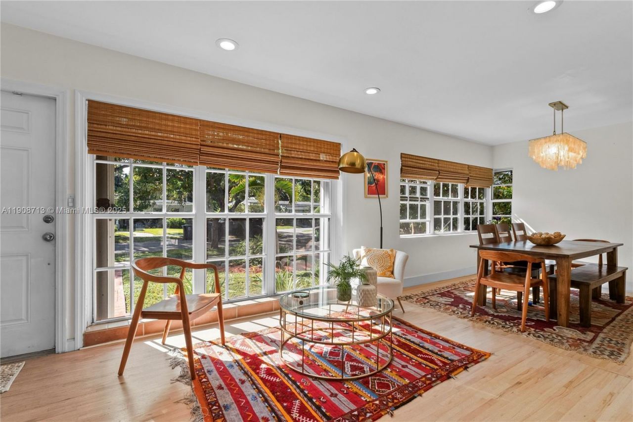 1875 Alamanda Dr, North Miami, FL 33181 Photo