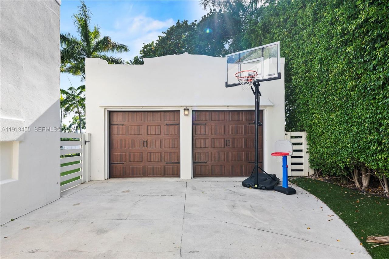 5800 La Gorce Dr, Miami Beach, FL 33140 Photo