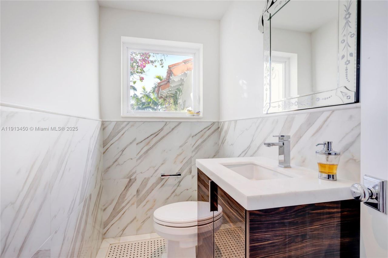 5800 La Gorce Dr, Miami Beach, FL 33140 Photo