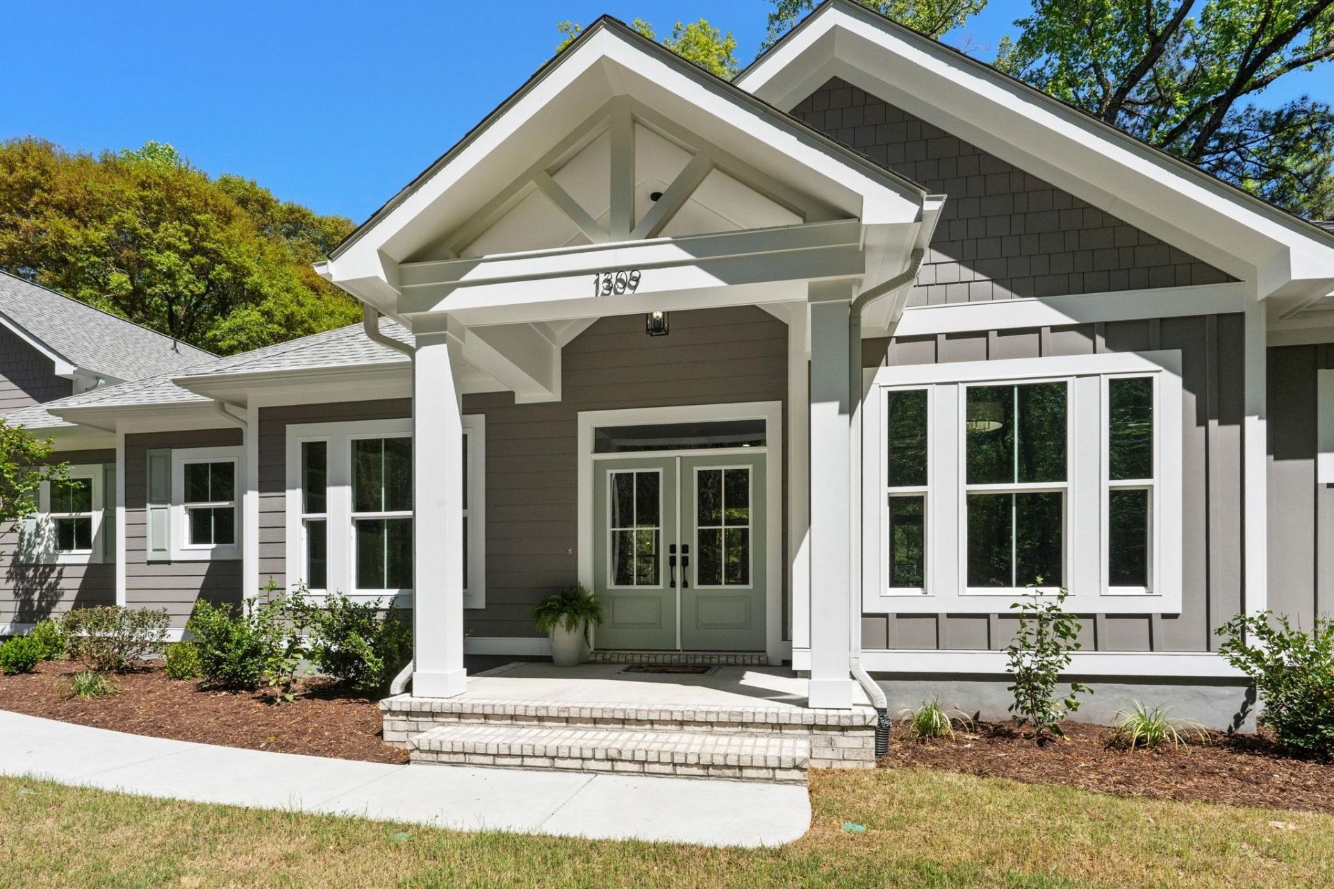 1309 Spinnaker Dr. Photo 4