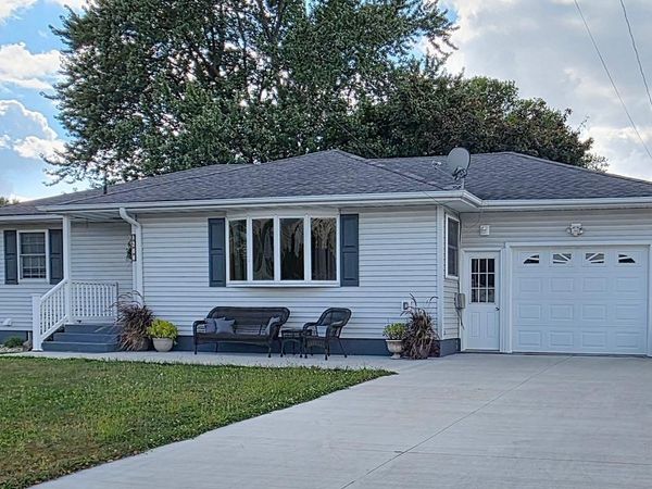 1208 N 2nd Street, Manchester, IA 52057