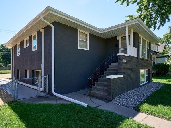 1284 Snelling Avenue N, Saint Paul, MN 55108