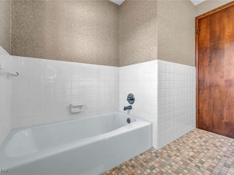 557 Ladyne Avenue NW, Bolivar, OH 44612 Photo 26