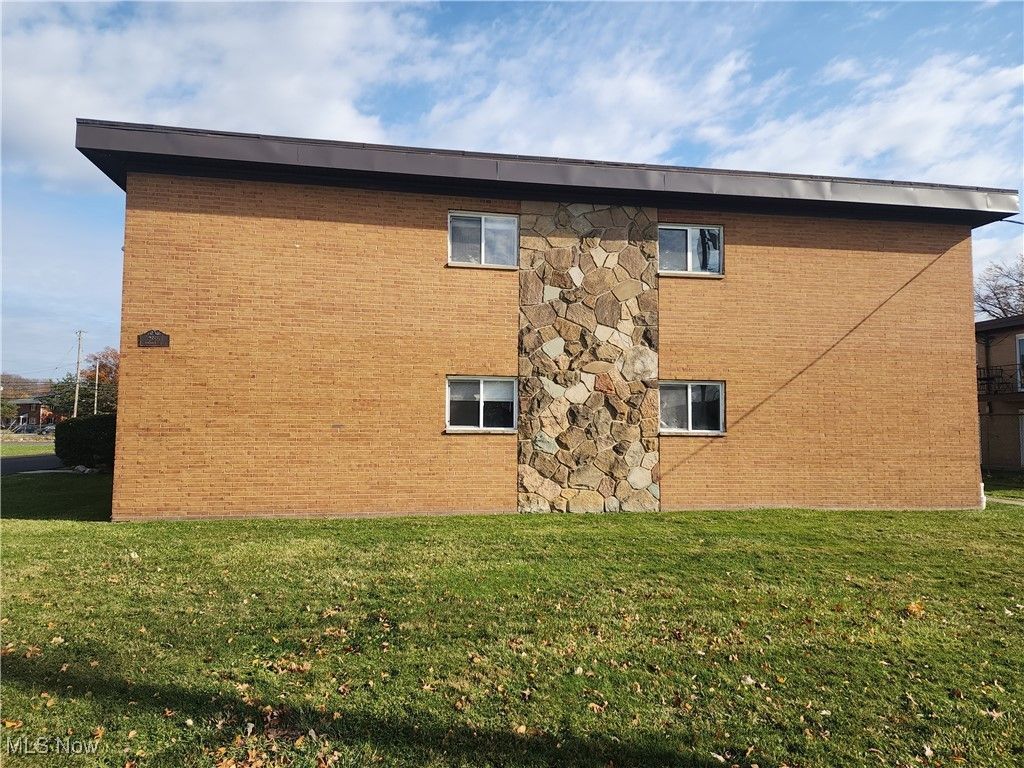 26680 Tungsten Road, Unit 101, Euclid, OH 44132 Main Photo