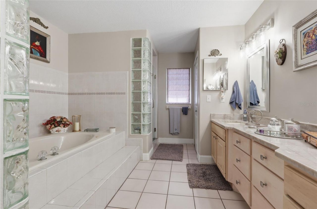 7201 Hodgewood Court, Tampa, FL 33614 Photo