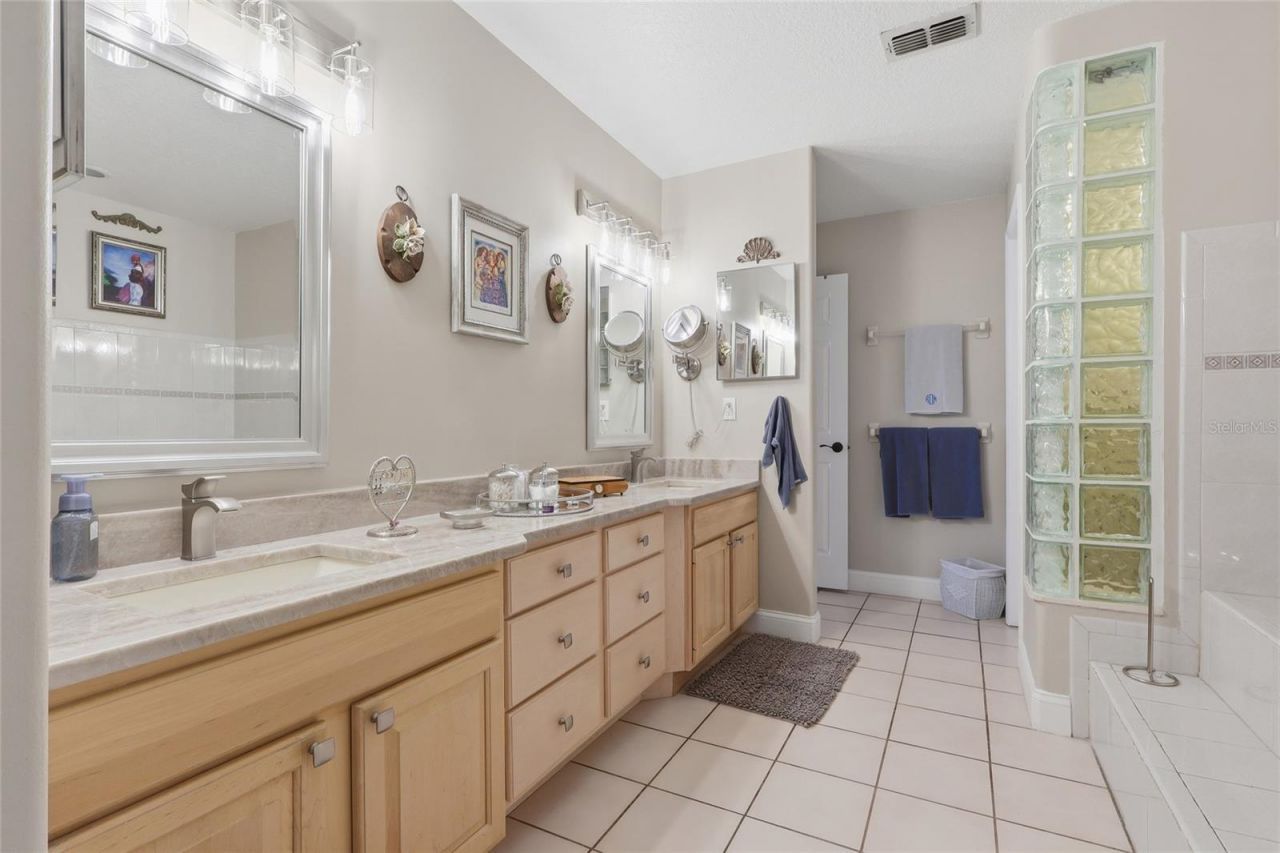 7201 Hodgewood Court, Tampa, FL 33614 Photo