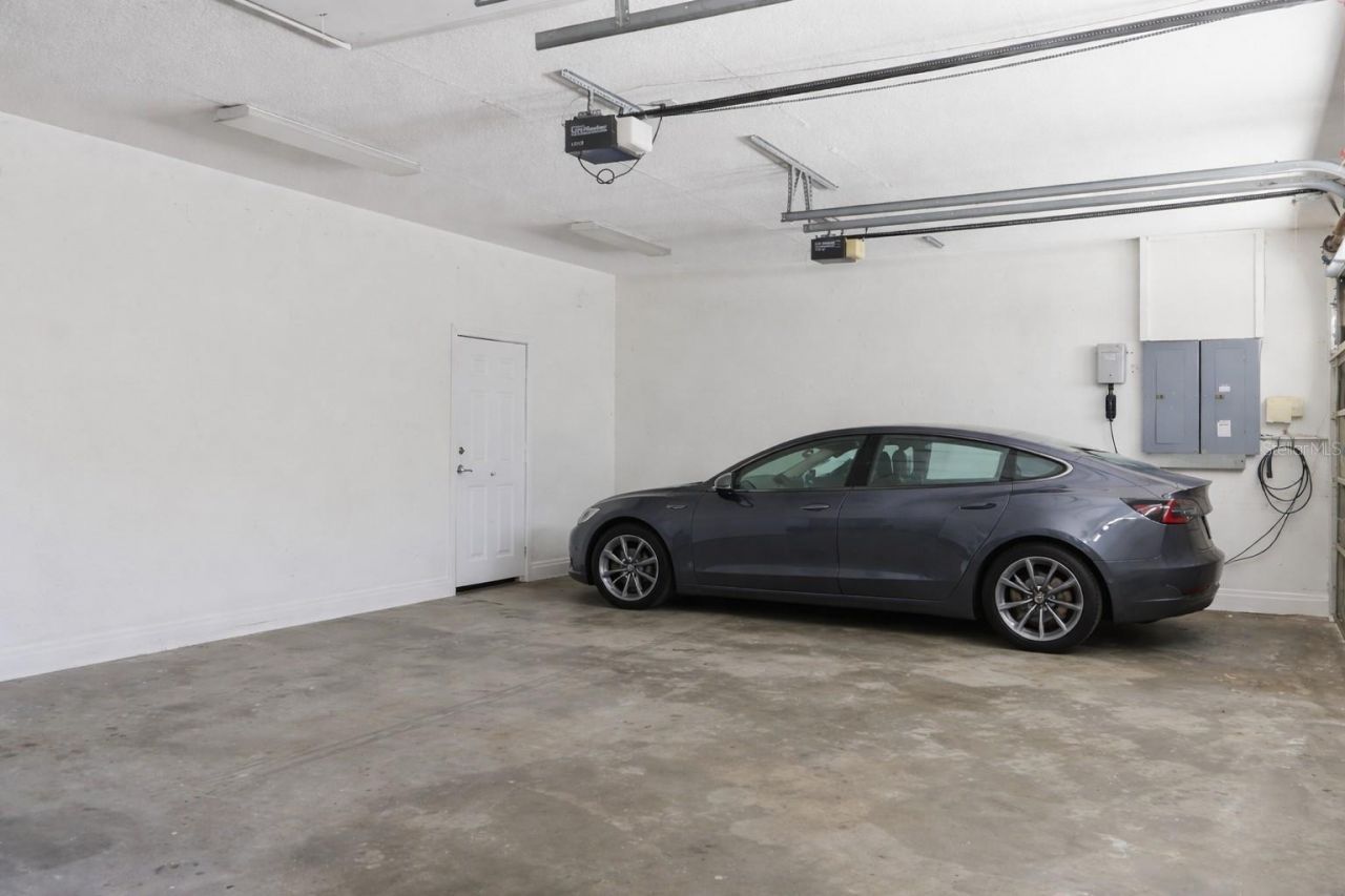 7201 Hodgewood Court, Tampa, FL 33614 Photo