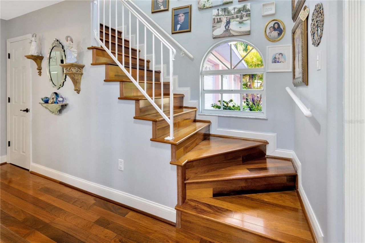 7201 Hodgewood Court, Tampa, FL 33614 Photo