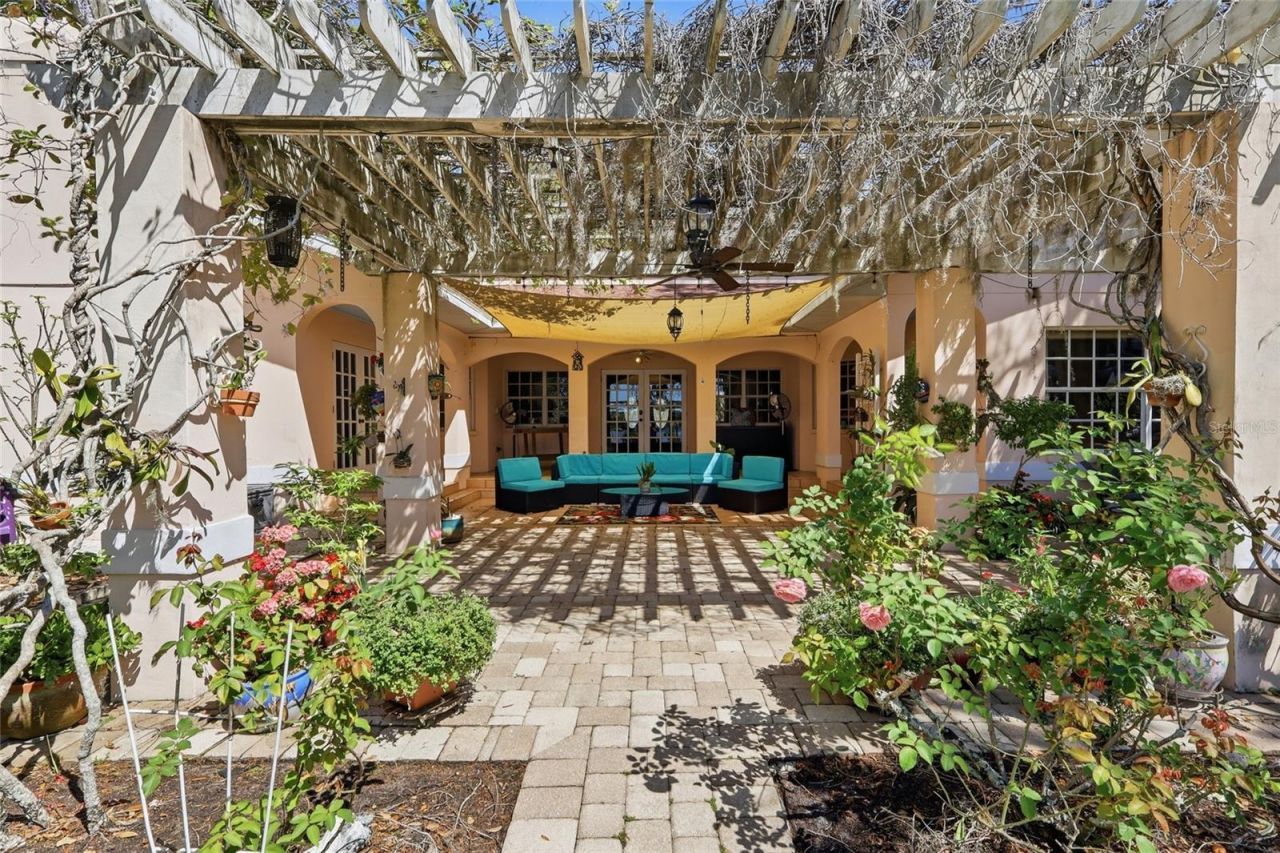 7201 Hodgewood Court, Tampa, FL 33614 Photo