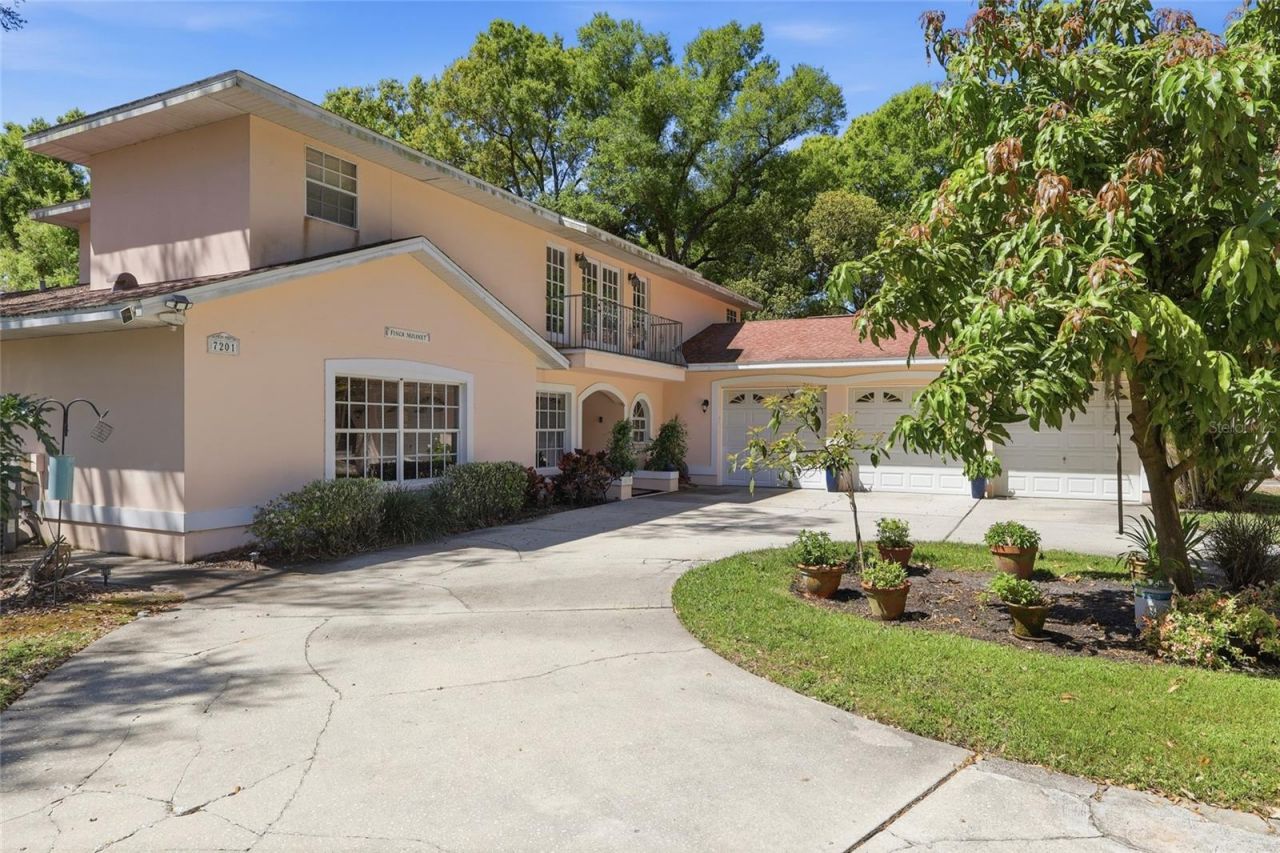 7201 Hodgewood Court, Tampa, FL 33614 Photo