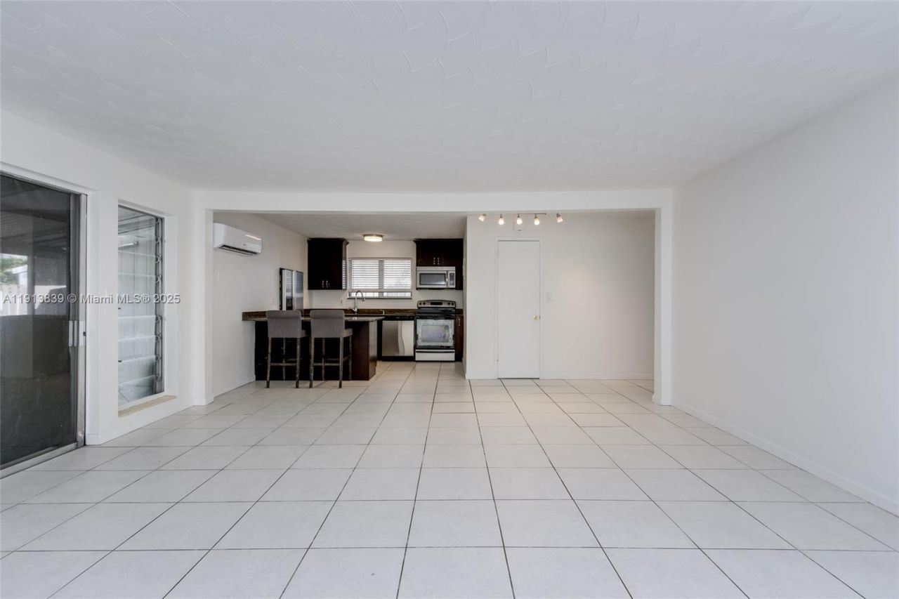 2513 NE 33 Rd Ave, Fort Lauderdale, FL 33305 Photo