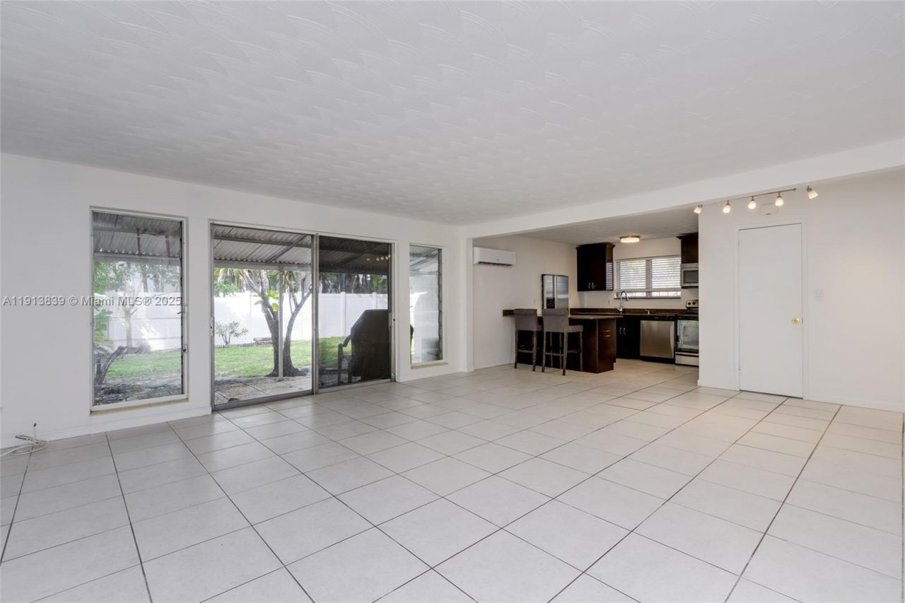 2513 NE 33 Rd Ave, Fort Lauderdale, FL 33305 Photo