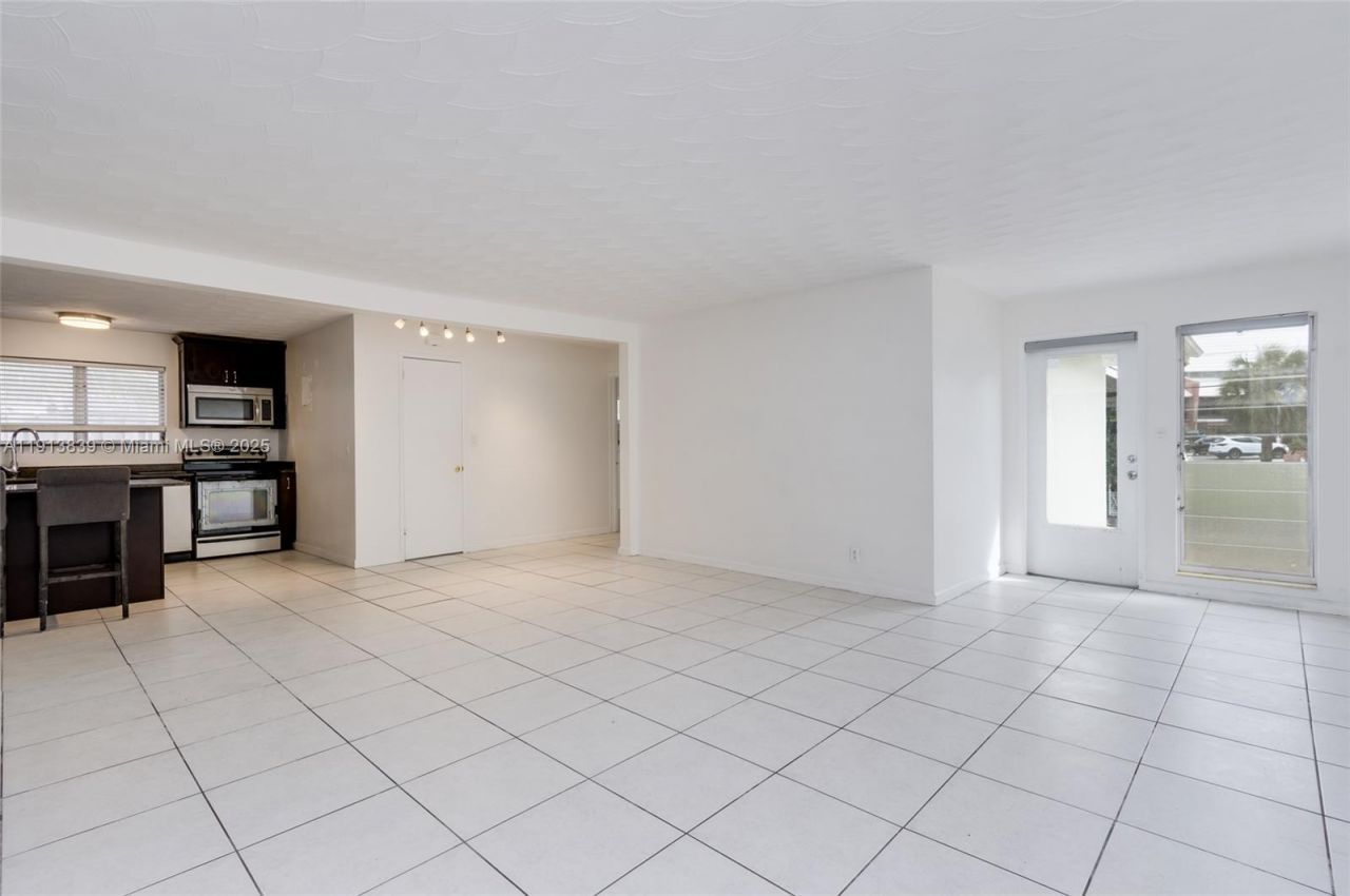 2513 NE 33 Rd Ave, Fort Lauderdale, FL 33305 Photo