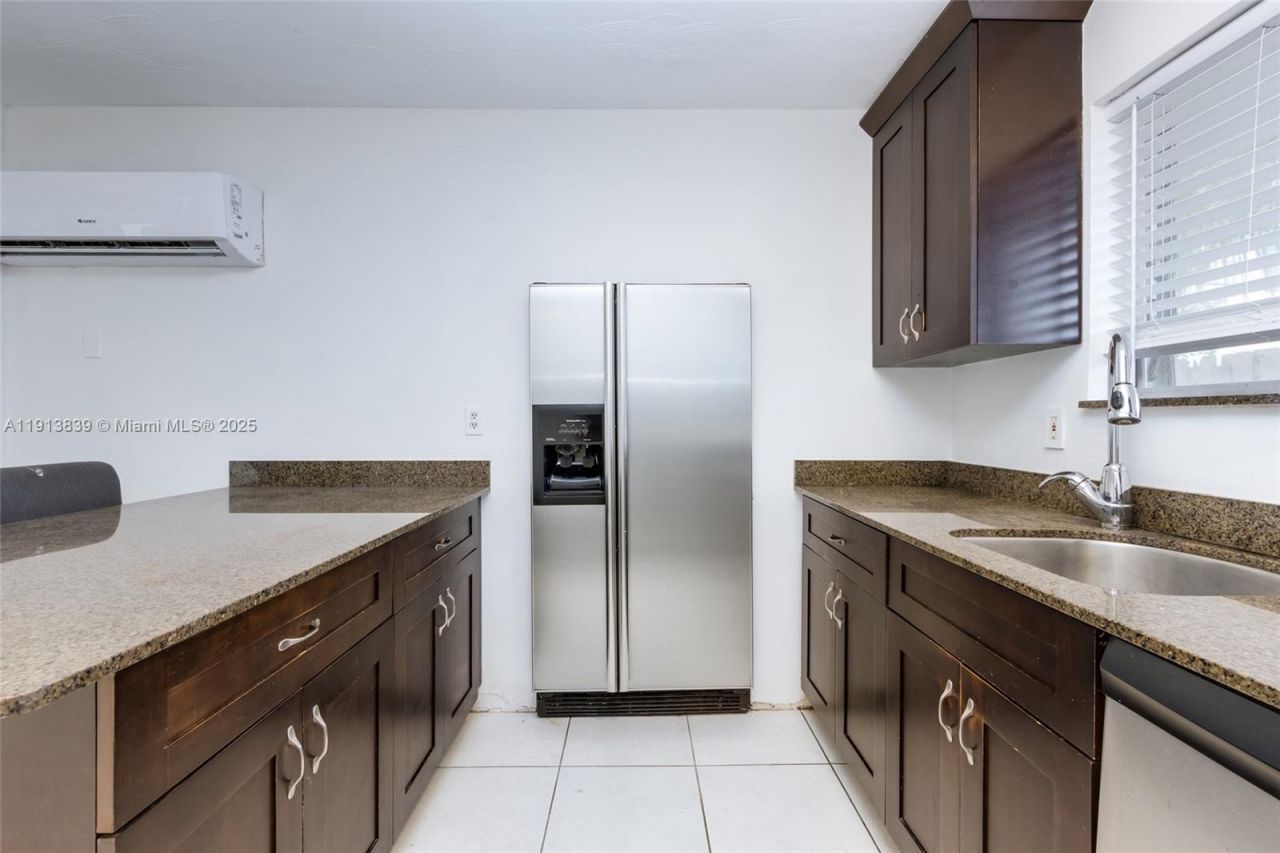 2513 NE 33 Rd Ave, Fort Lauderdale, FL 33305 Photo