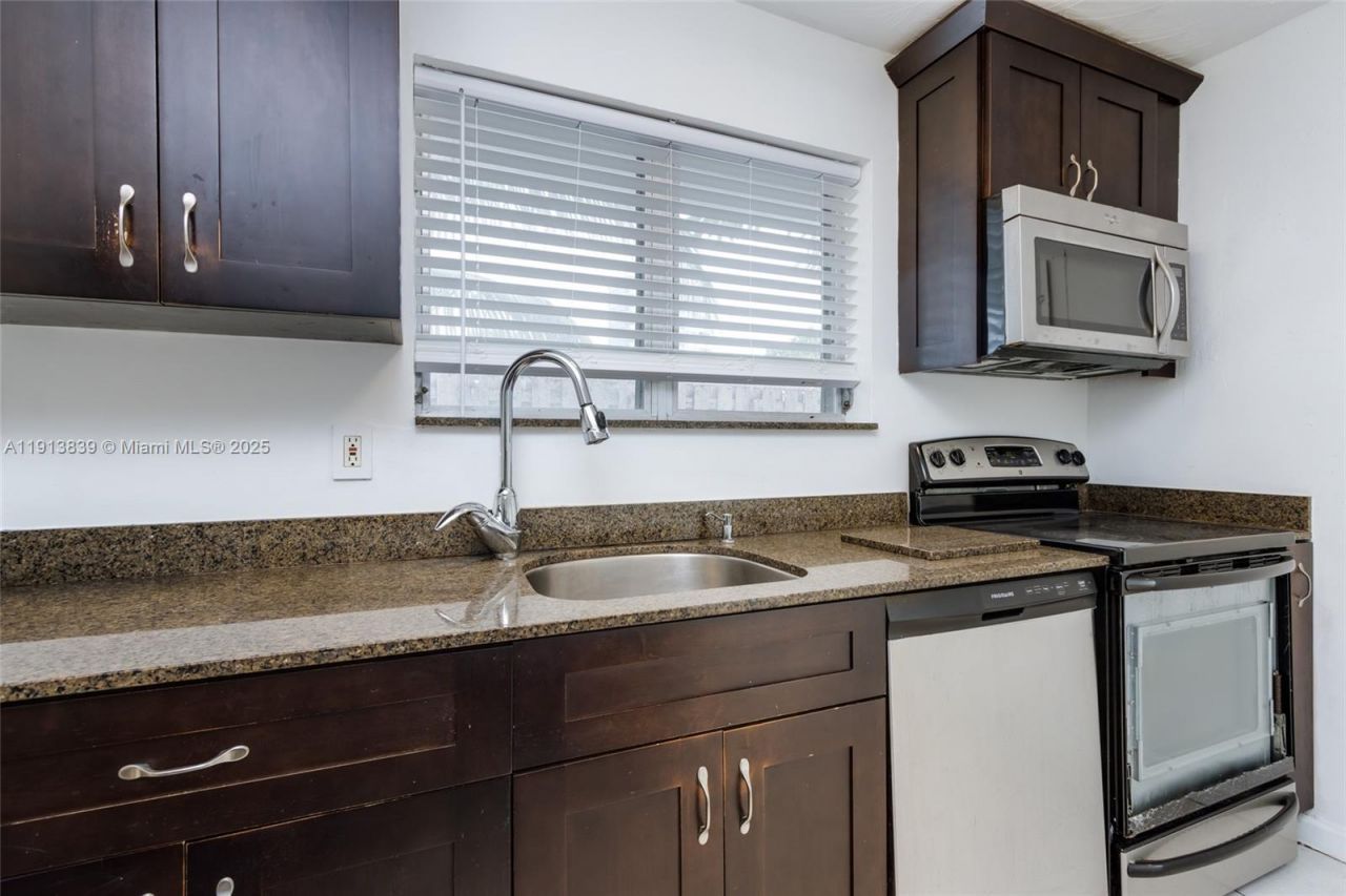 2513 NE 33 Rd Ave, Fort Lauderdale, FL 33305 Photo