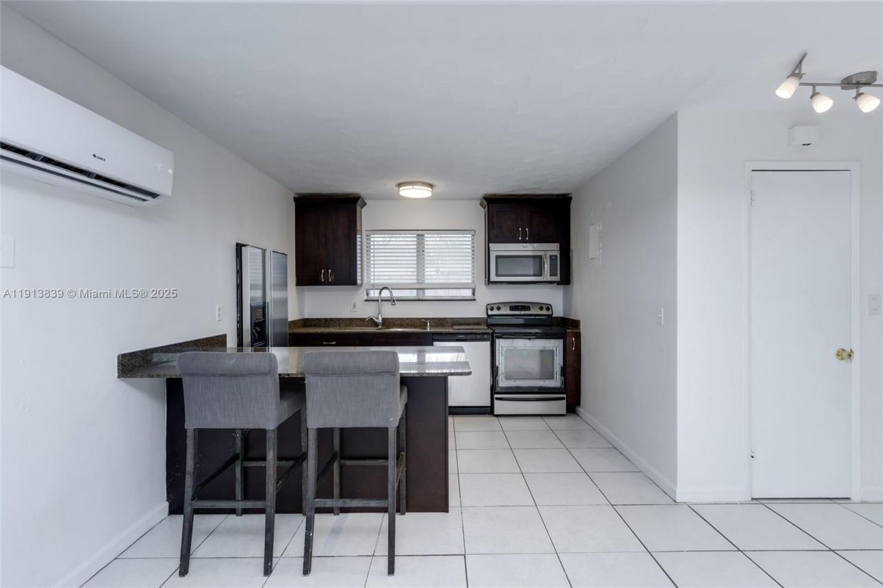 2513 NE 33 Rd Ave, Fort Lauderdale, FL 33305 Photo