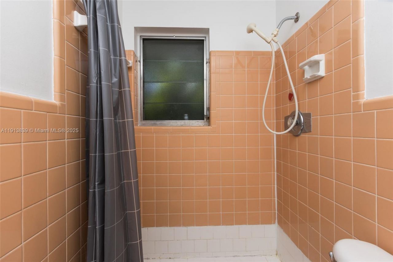 2513 NE 33 Rd Ave, Fort Lauderdale, FL 33305 Photo