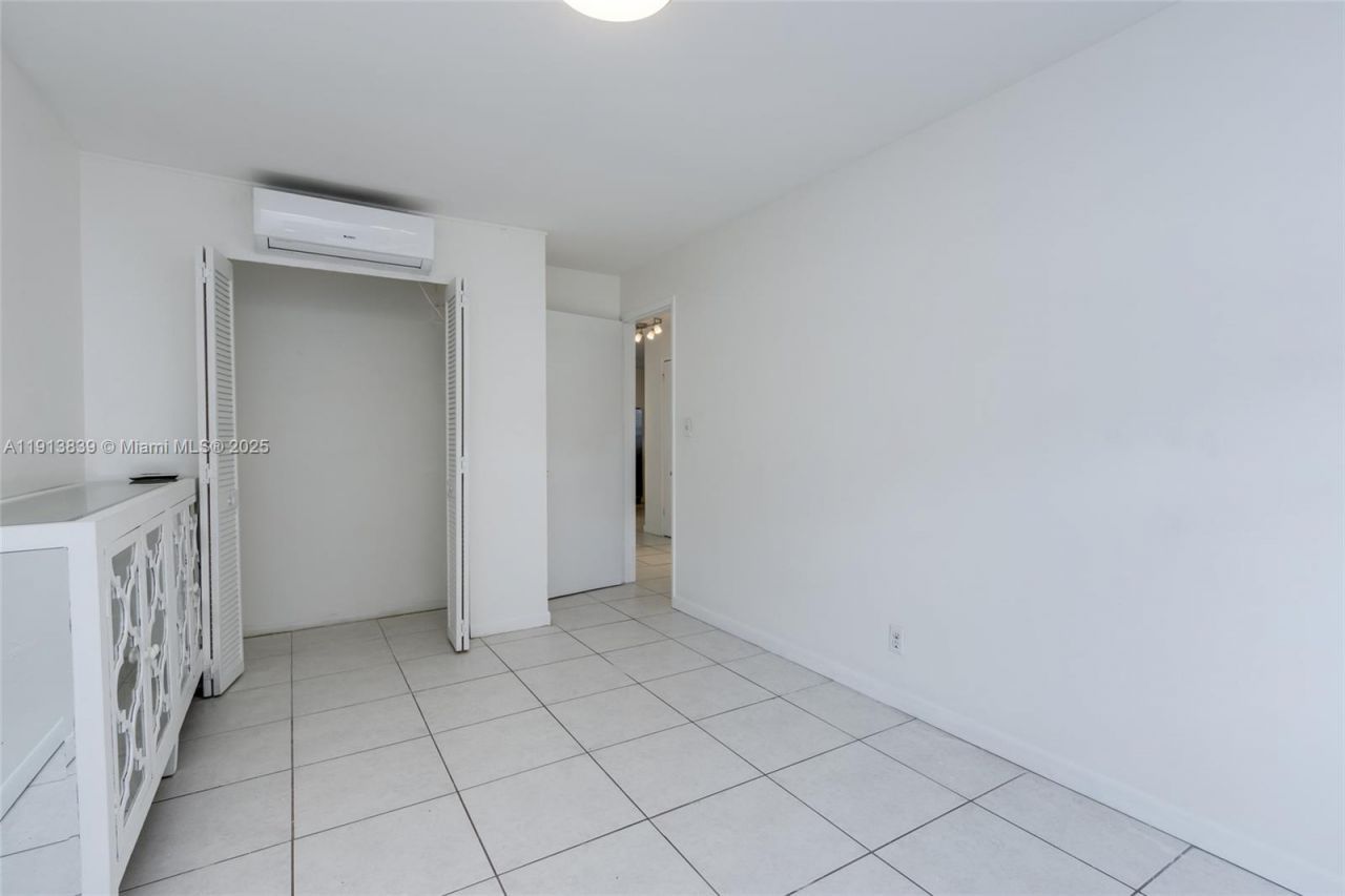 2513 NE 33 Rd Ave, Fort Lauderdale, FL 33305 Photo