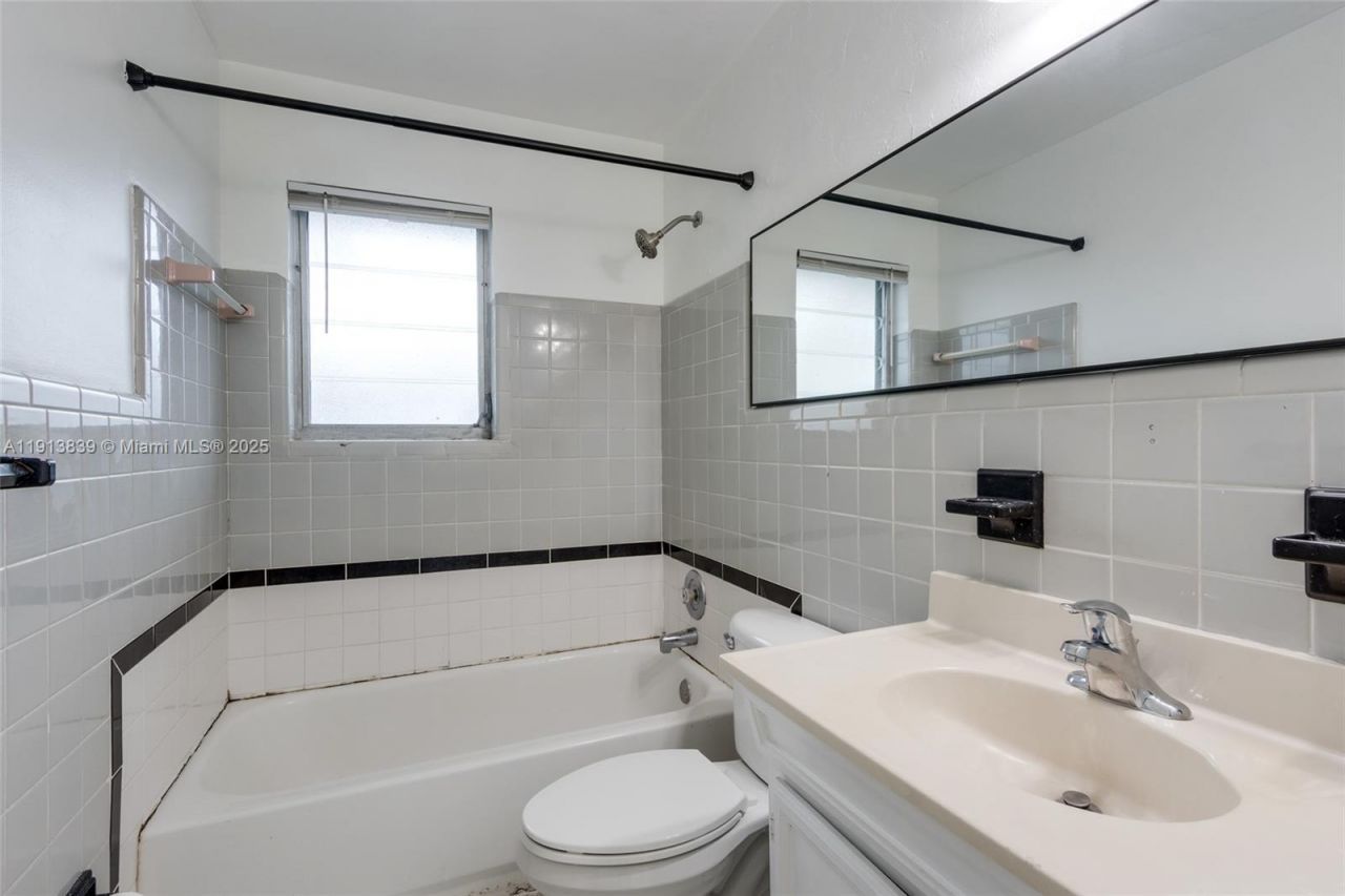 2513 NE 33 Rd Ave, Fort Lauderdale, FL 33305 Photo