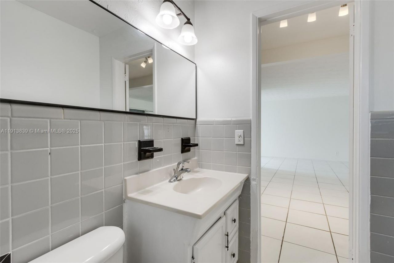 2513 NE 33 Rd Ave, Fort Lauderdale, FL 33305 Photo