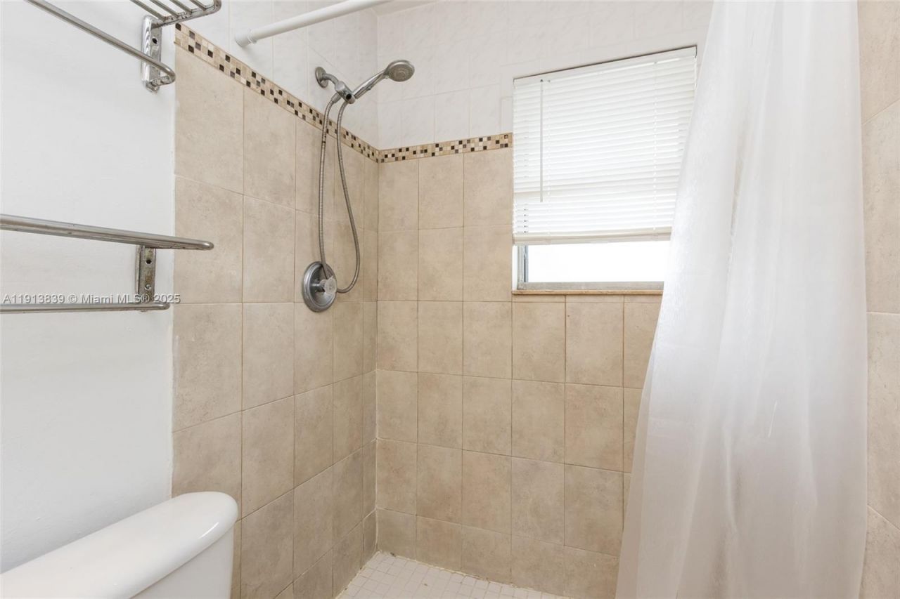 2513 NE 33 Rd Ave, Fort Lauderdale, FL 33305 Photo