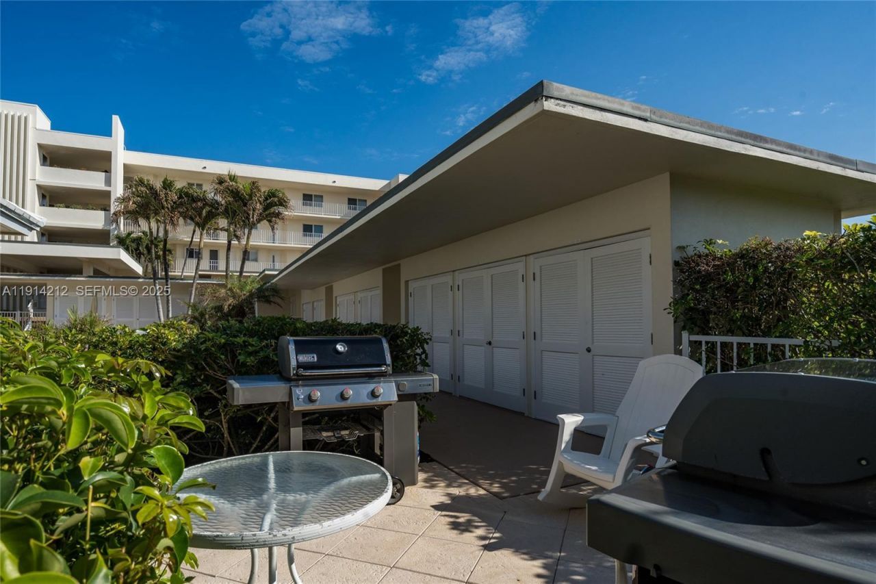 350 Beach Rd, Unit 204, Tequesta, FL 33469 Photo