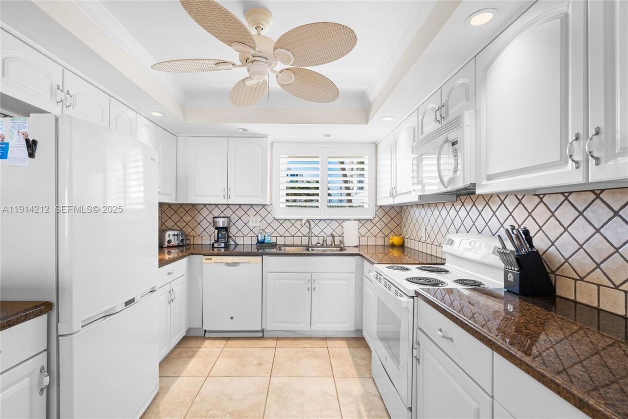 350 Beach Rd, Unit 204, Tequesta, FL 33469 Photo