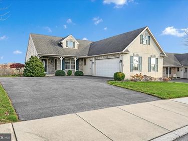 988 CAMBRIDGE DRIVE, MANHEIM, PA 17545