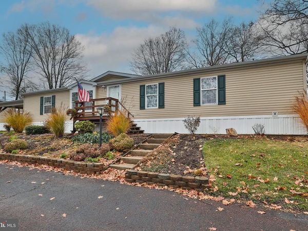 6 DOGWOOD, QUAKERTOWN, PA 18951