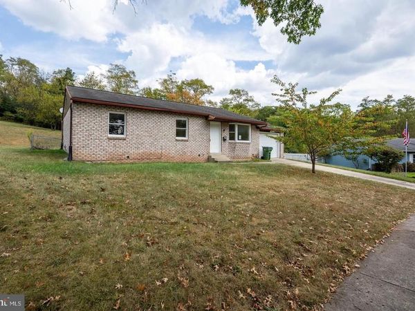 3748 TUDOR DRIVE, HARRISBURG, PA 17109