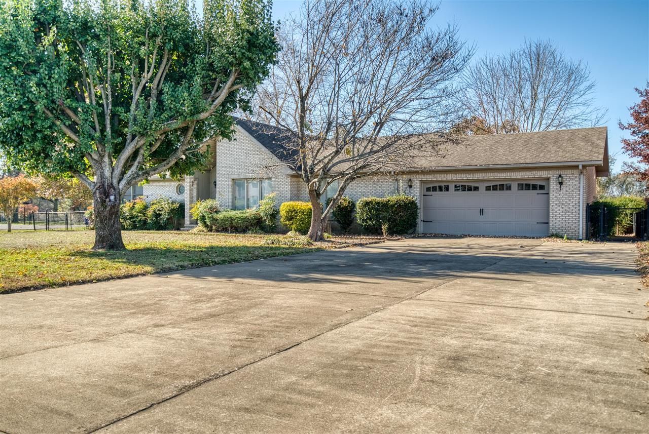 302 Birdie Circle, Russellville, KY 42276 Main Photo