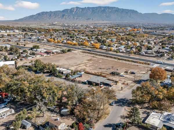 221 Homeland Road NW, Albuquerque, NM 87114