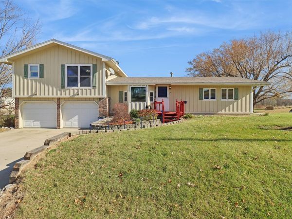 109 S West Avenue, Lacona, IA 50139