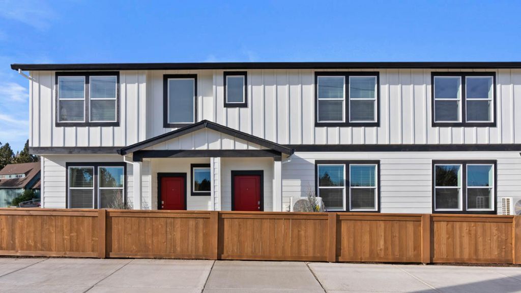 62739 Eagle Road, Bend, OR 97701 Main Photo