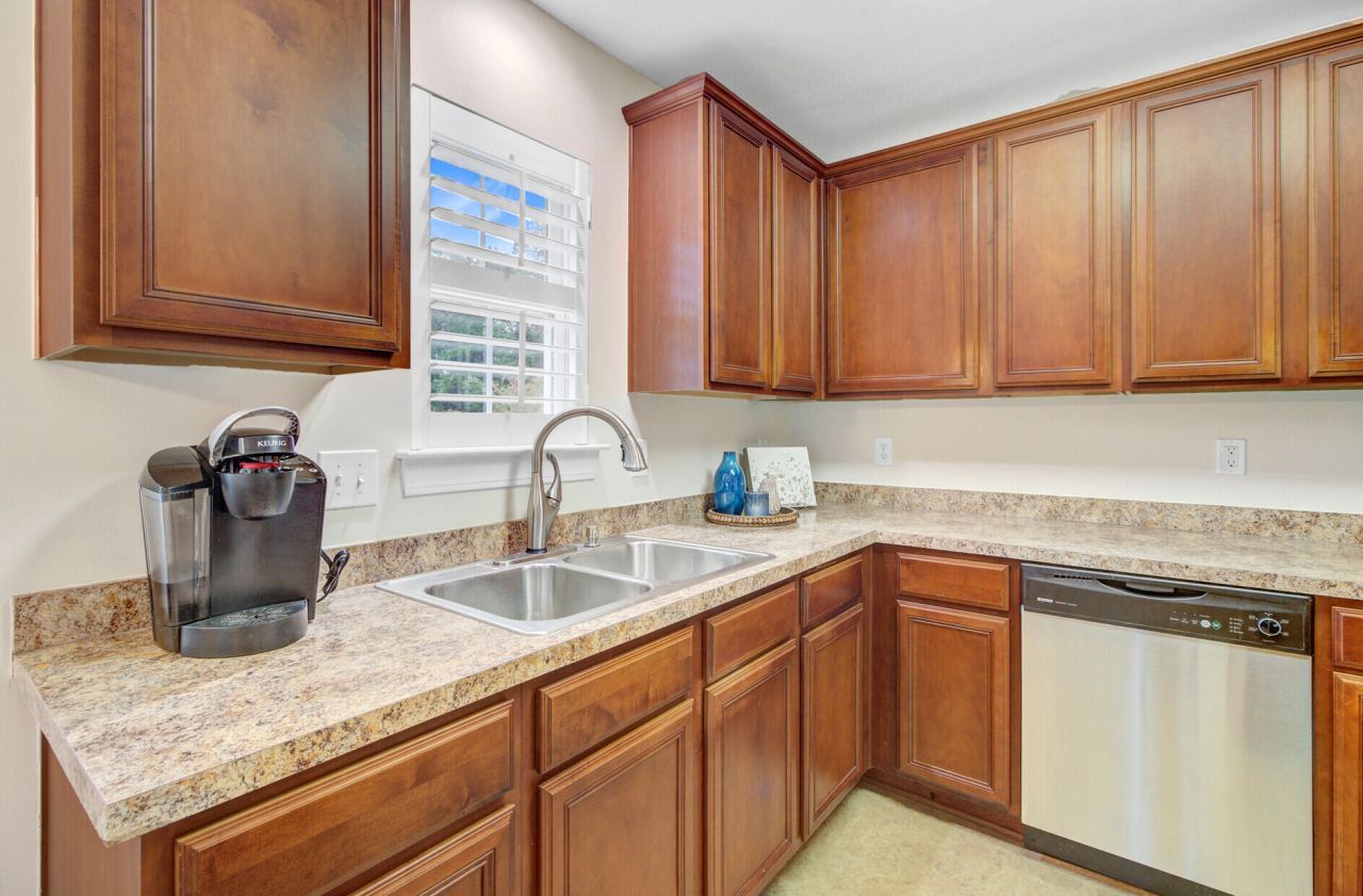 128 Garden Grove Drive Photo 10