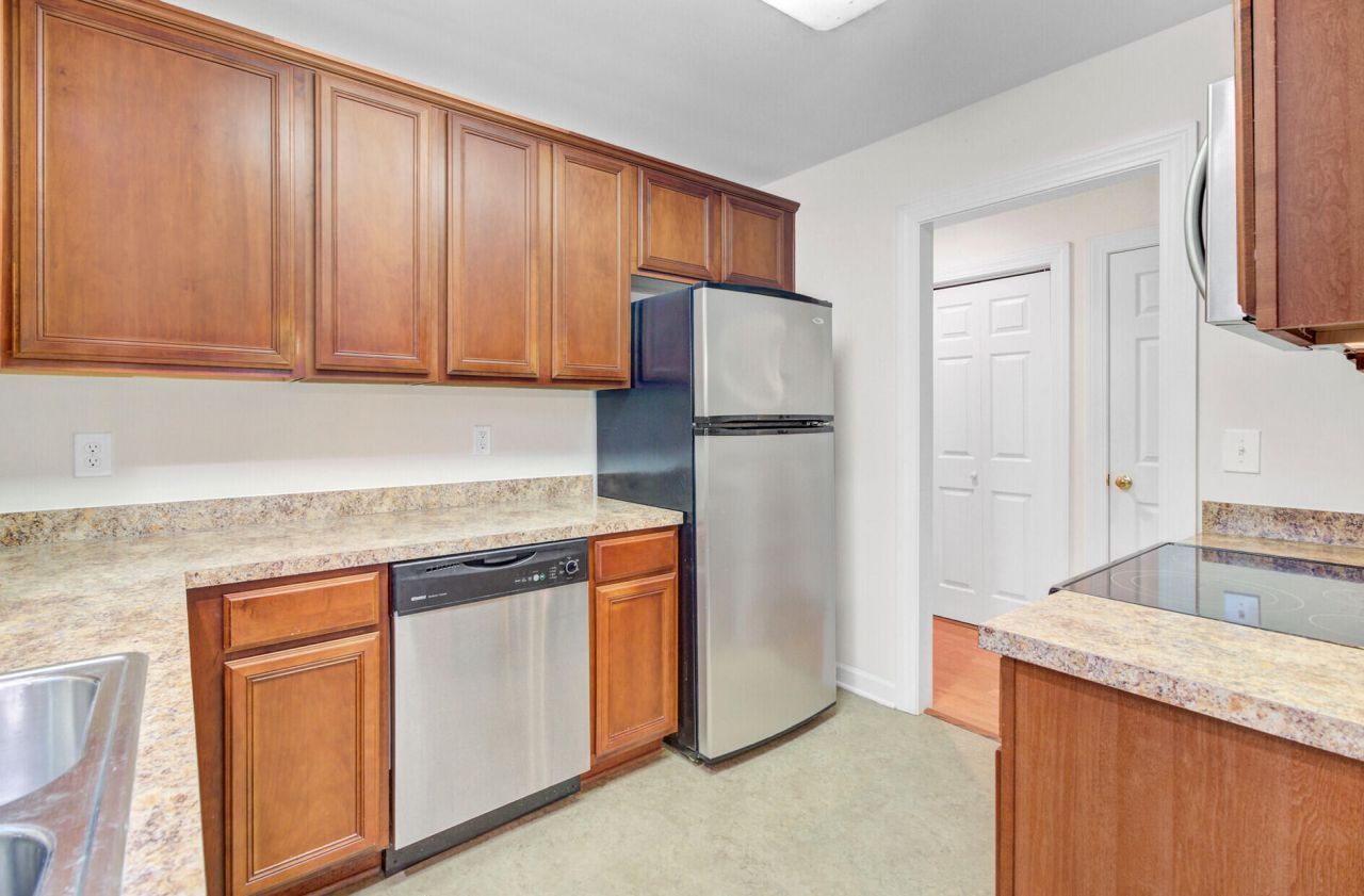 128 Garden Grove Drive Photo 11