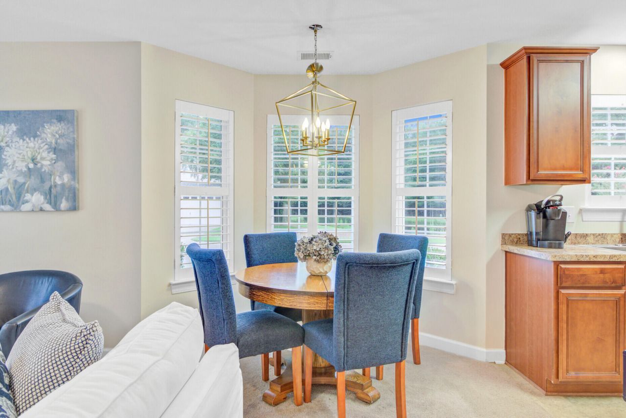 128 Garden Grove Drive Photo 9