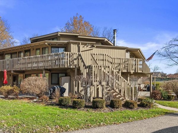 701 Country Club DRIVE, Unit E, Fontana, WI 53125