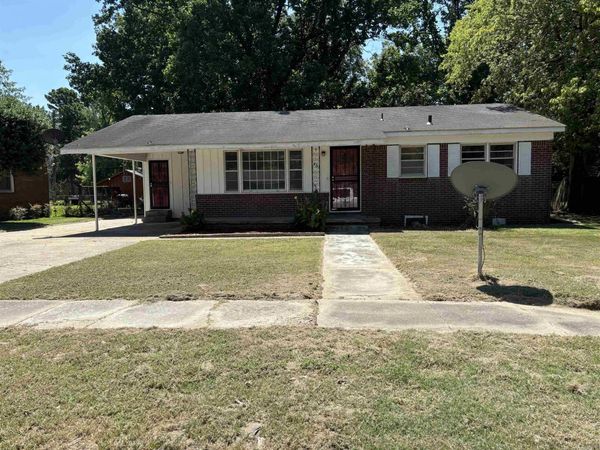 431 Laughrun Dr, Forrest City, AR 72335