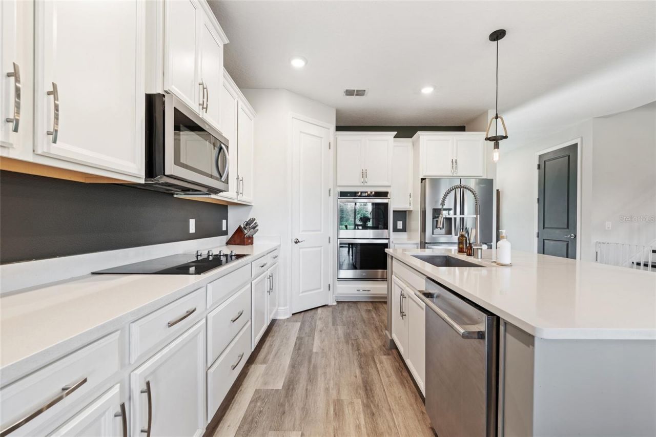 2450 Standing Rock Circle, Oakland, FL 34787 Photo