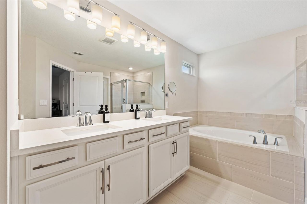 2450 Standing Rock Circle, Oakland, FL 34787 Photo